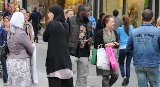 L'IMMIGRATION DOIT ETRE  STRICTEMENT CONTROLEE
